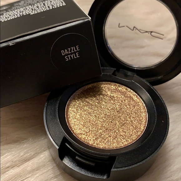 MAC Cosmetics Other - MAC DAZZLE STYLE DAZZLESHADOW